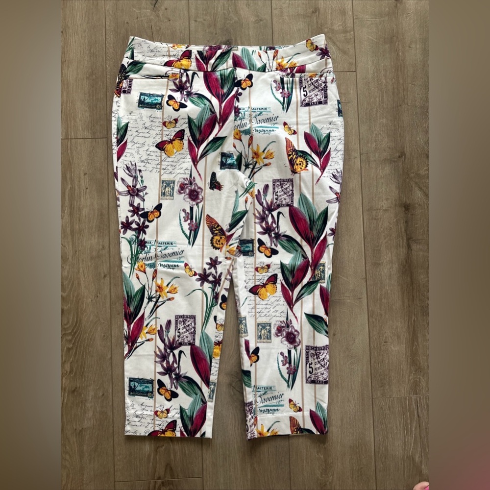 Chico's White Floral Print Capri Cropped Hawaiian Pants Size 25 US‎ Size 14